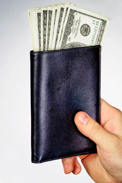 Mão Segurando Uma Carteira Com Dinheiro — Fotografia de Stock