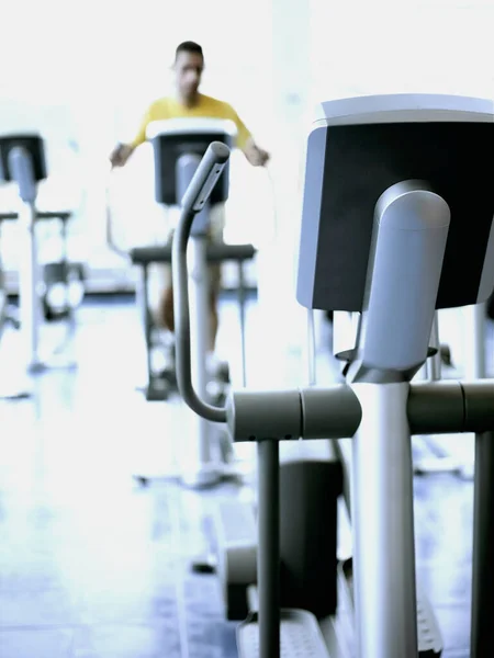 健身房的健身器材 — 图库照片