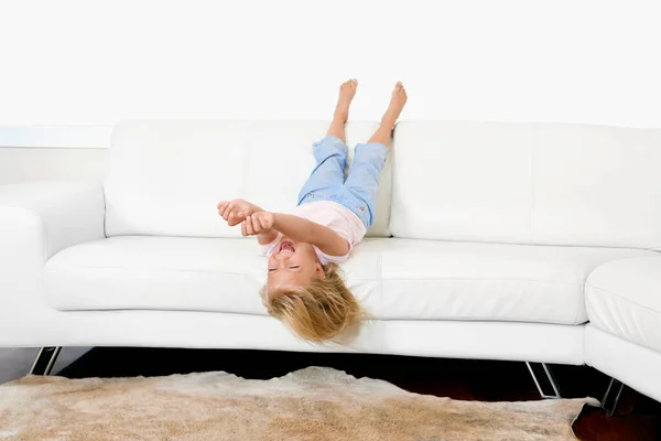 Young Woman Lying Sofa Looking Camera — Stock Photo, Image