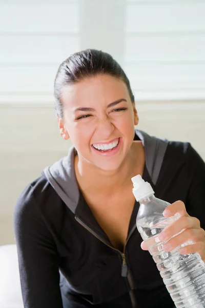 Mujer Joven Con Botella Agua — Foto de Stock