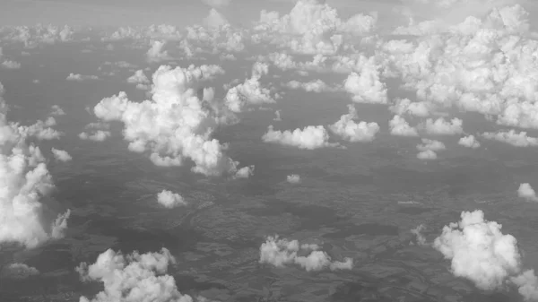 天空和云彩的鸟瞰图 — 图库照片