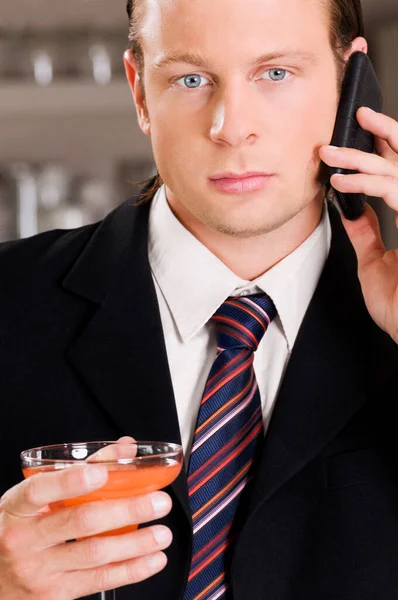 Portret Młodego Biznesmena Telefonem Komórkowym — Zdjęcie stockowe