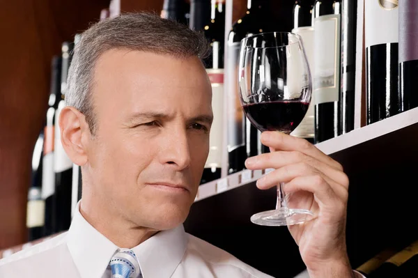 Uomo Con Mano Bicchiere Vino — Foto Stock