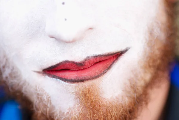 Retrato Cerca Joven Con Barba Bigote Sobre Fondo Blanco — Foto de Stock