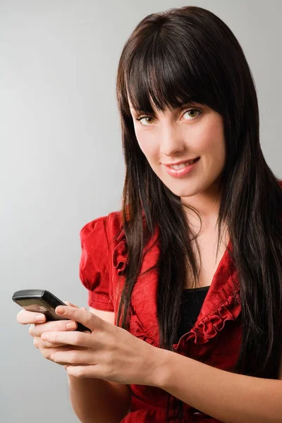 Retrato Una Hermosa Joven Con Pelo Rojo Teléfono —  Fotos de Stock