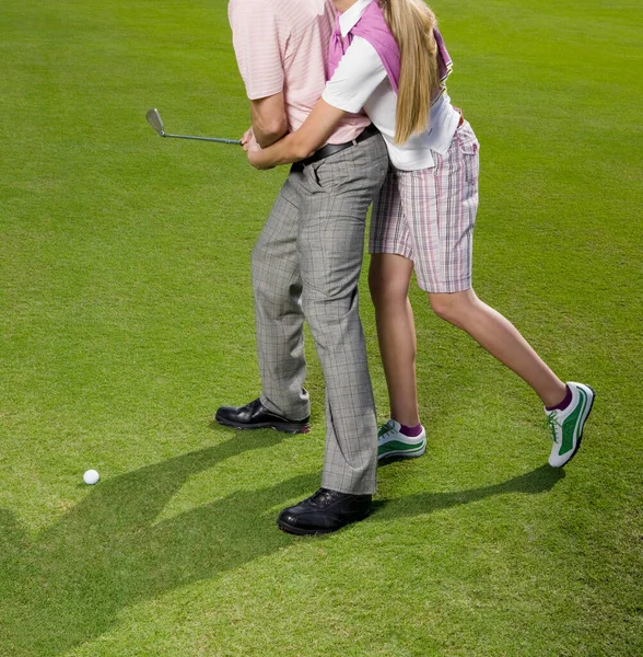 Jogador Golfe Com Uma Bola Grama Verde — Fotografia de Stock