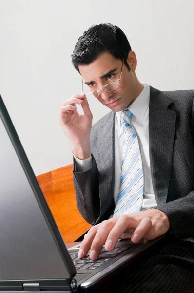 Homem Negócios Trabalhando Com Laptop Escritório — Fotografia de Stock