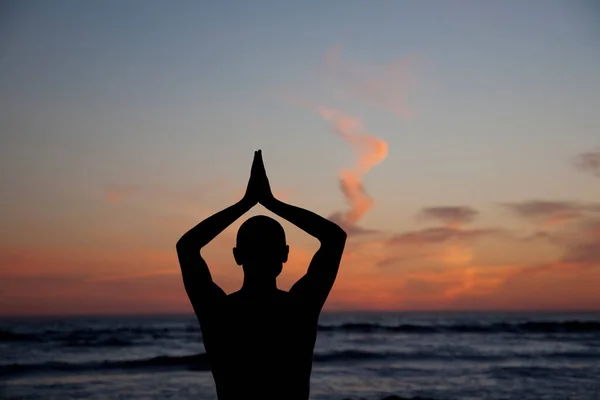 Silhouette Woman Practicing Yoga Beach Sunset — Stock Photo, Image