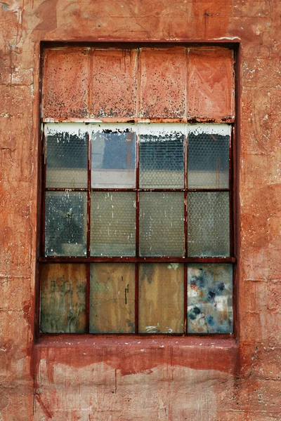 Stare Okno Szklanką Wody — Zdjęcie stockowe