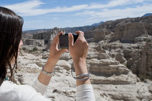 Woman Taking Photo Mountain Landscape — Stock Photo, Image