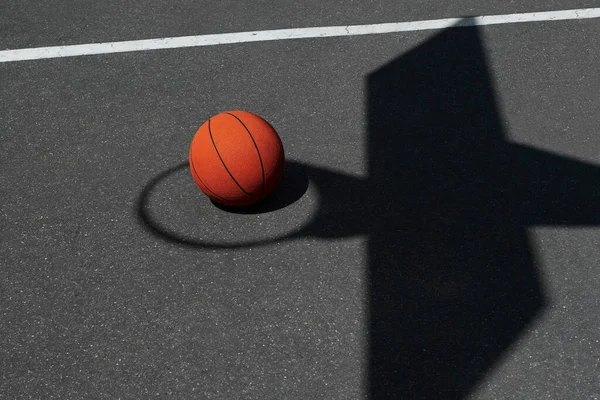 Pallone Basket Terra — Foto Stock