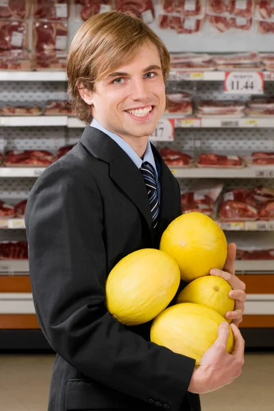 Retrato Jovem Com Uma Variedade Frutos — Fotografia de Stock