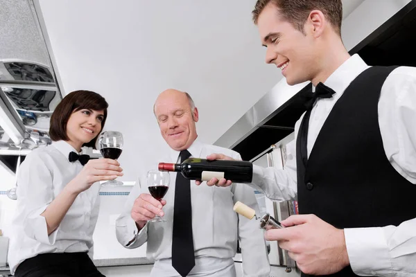 Deux Jeunes Femmes Dans Restaurant — Photo