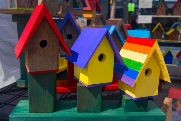 Buntes Hölzernes Vogelhaus Garten — Stockfoto