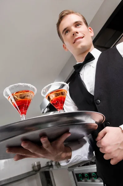 Barman Copo Com Coquetel — Fotografia de Stock