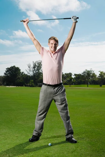 Man Die Golf Speelt Het Groene Gras — Stockfoto