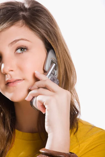 Retrato Uma Bela Jovem Mulher Falando Por Telefone — Fotografia de Stock