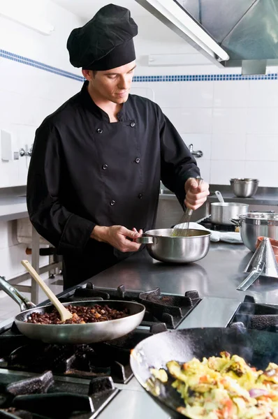 Chef Cooking Dish Kitchen — Stock Photo, Image