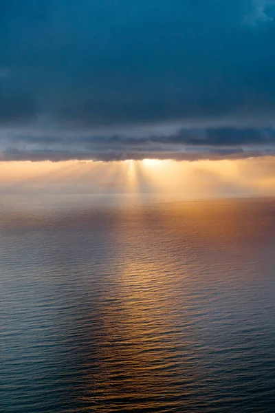 Όμορφο Ηλιοβασίλεμα Πάνω Από Θάλασσα — Φωτογραφία Αρχείου