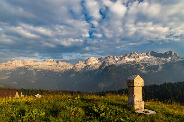 Dolomitas Fronteira Italiana Eslovena Torno Montanha Monte Ursic Com 2541 — Fotografia de Stock
