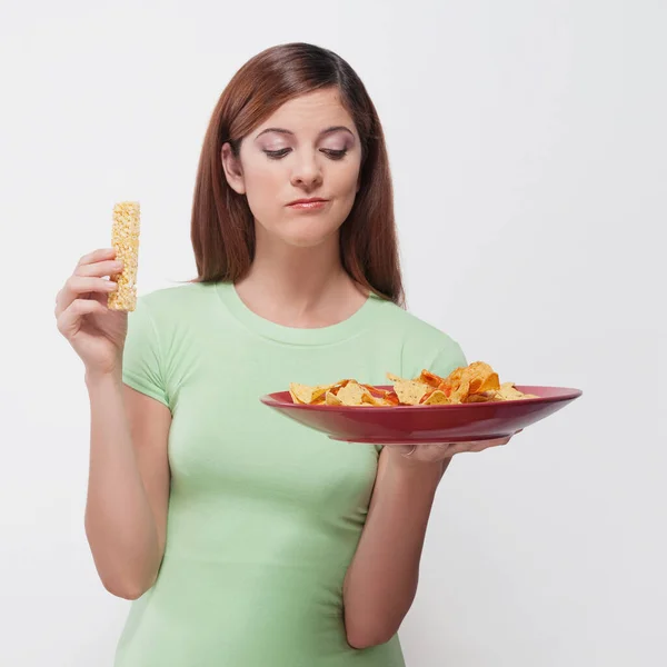 Mujer Joven Comiendo Pizza Con Comida Nutrición Poco Saludable —  Fotos de Stock