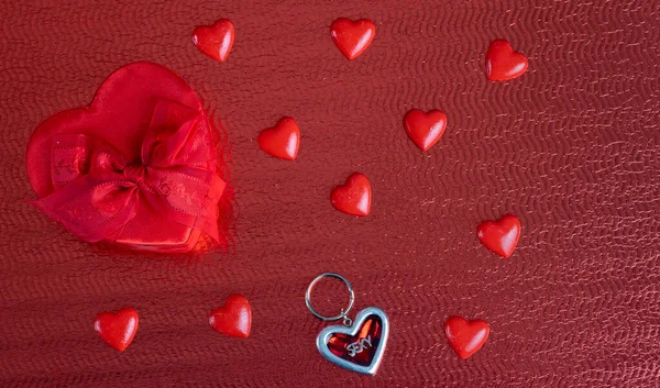 Caja Regalo Forma Corazón Rojo Sobre Fondo Rosa Día San — Foto de Stock