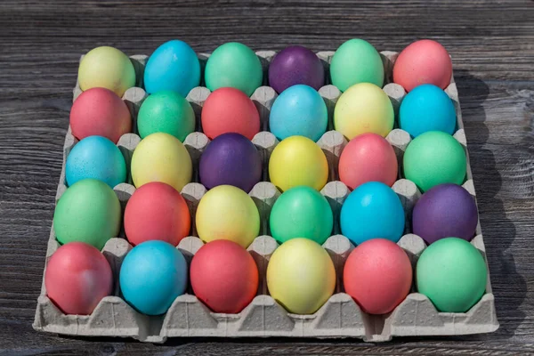 Huevos Pascua Coloridos Tazón Sobre Fondo Madera — Foto de Stock