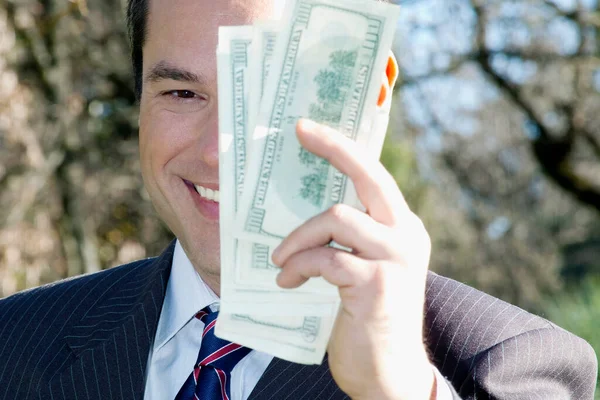 Biznesmen Trzymający Pieniądze Ręku — Zdjęcie stockowe
