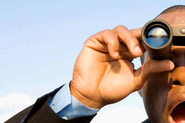 Geschäftsmann Mit Fernglas Der Hand — Stockfoto