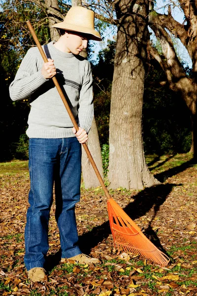 Giovane Con Pala Giardino — Foto Stock