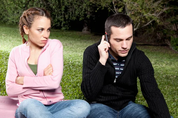 Pareja Joven Con Problemas Parque — Foto de Stock