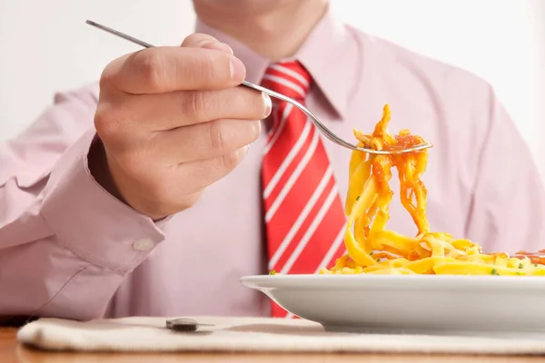 Hombre Comiendo Fideos Con Verduras Palillos —  Fotos de Stock