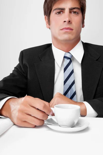 Portret Van Een Jongeman Met Een Kop Koffie — Stockfoto