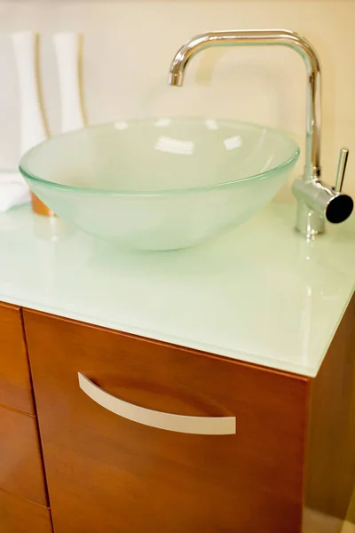 Moderno Cuarto Baño Interior Con Lavabo Blanco Grifo — Foto de Stock