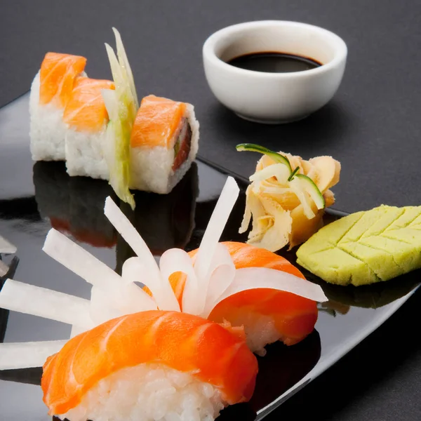 Sushi Łososiem Awokado — Zdjęcie stockowe