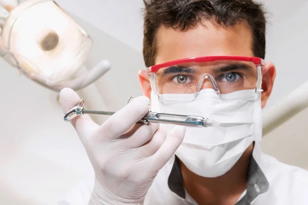 Dentista Examinando Paciente Clínica — Foto de Stock