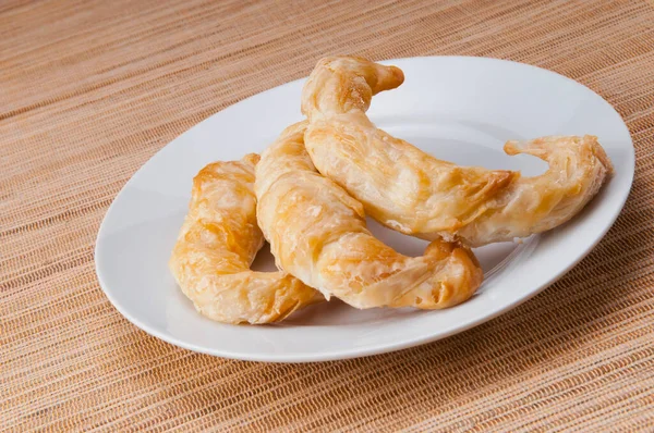 Croissant Con Burro Panna Piatto Bianco — Foto Stock