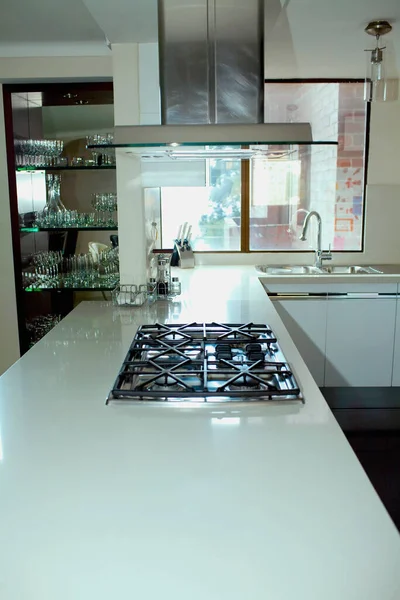 Interior Cozinha Moderna Com Uma Grande Janela — Fotografia de Stock