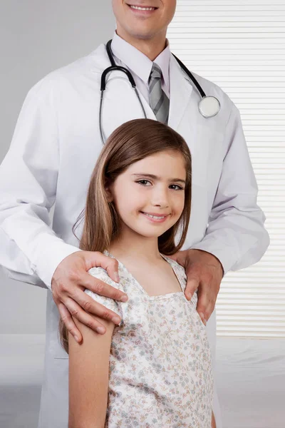 Läkare Och Sjuksköterska Med Stetoskop — Stockfoto