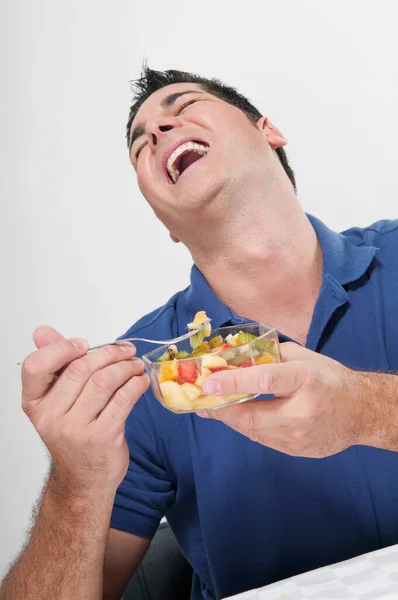 Uomo Che Mangia Panino Con Una Forchetta Cucchiaio — Foto Stock