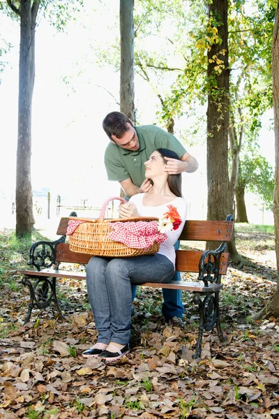 Young Couple Sitting Bench Holding Cup Coffee Smiling While Resting — Stock Photo, Image