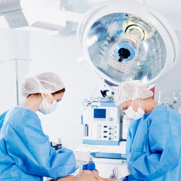 Χειρουργοί Λειτουργικό Δωμάτιο Στο Νοσοκομείο — Φωτογραφία Αρχείου