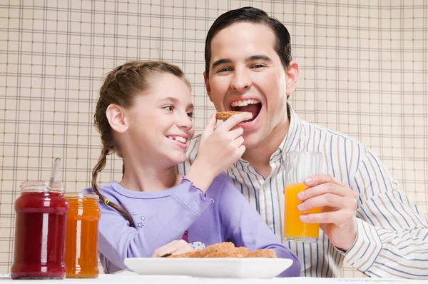 Young Couple Having Breakfast Kitchen — Stock Photo, Image