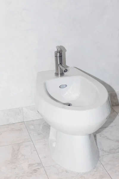 Witte Toiletpot Wastafel Aan Muur — Stockfoto