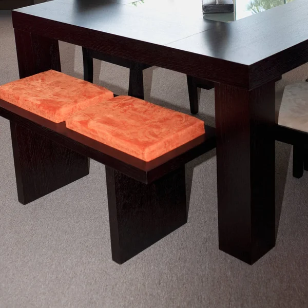 椅子とテーブル付きのテーブル — ストック写真