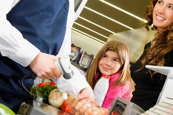 Jong Koppel Koken Aan Tafel Keuken — Stockfoto