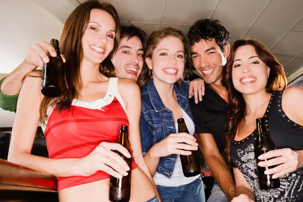 Gruppe Von Freunden Hat Spaß Auf Party — Stockfoto