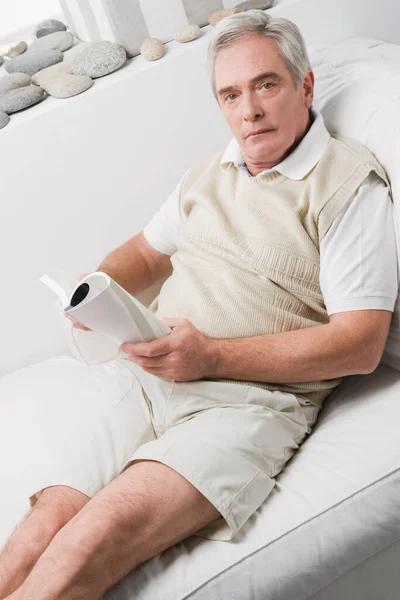 Senior Man Reading Newspaper Sofa — Stock Photo, Image