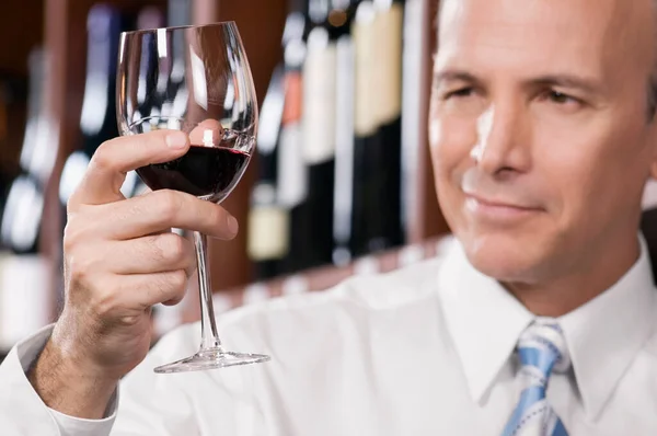 Close Waiter Holding Glass Wine — Stock Photo, Image