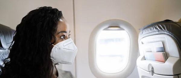 Africana Mujer Cara Máscara Avión — Foto de Stock